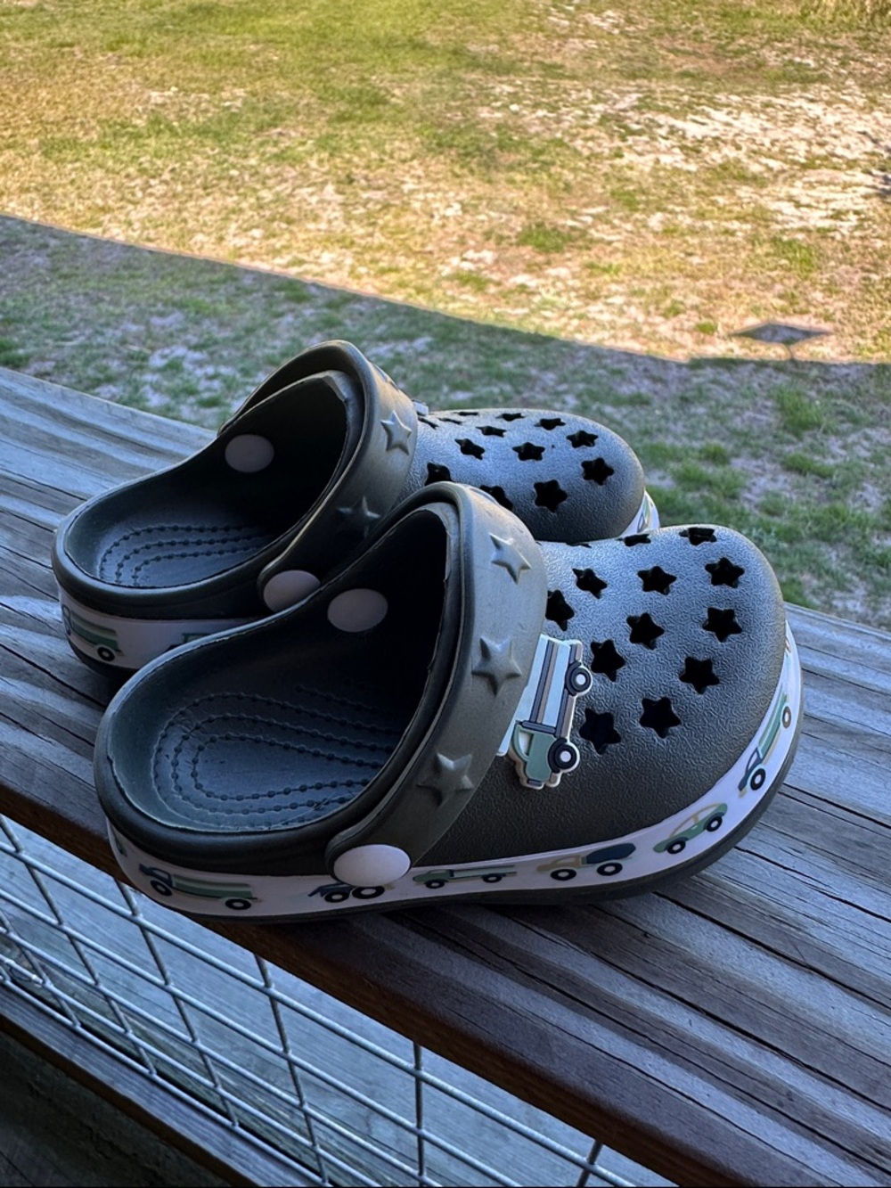 Kids Green Star-Detail Clog Shoes with Car Charm